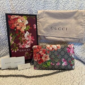 Gucci Blooms Wallet on Chain